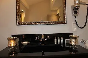 فندق Croix De Malte باريس