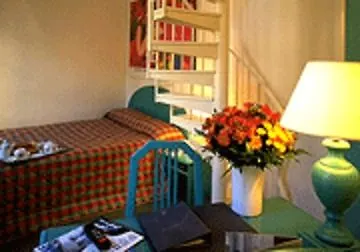 Hotel Croix De Malte 2*
