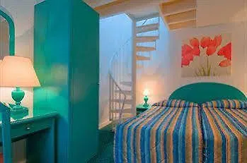 Hotel Croix De Malte 2*